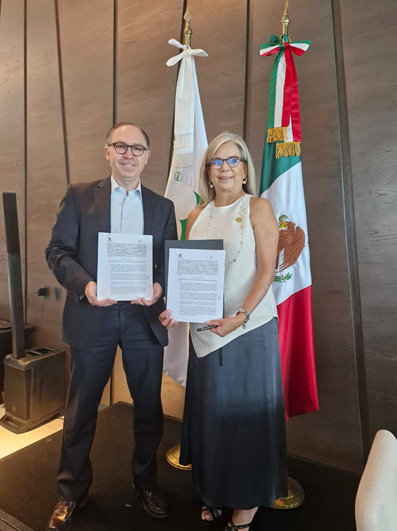 UP firma con Asociación Mexicana de Profesionales Inmobiliarios