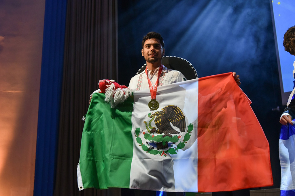 Rogelio Guerrero, alumno UP campeón mundial en matemáticas