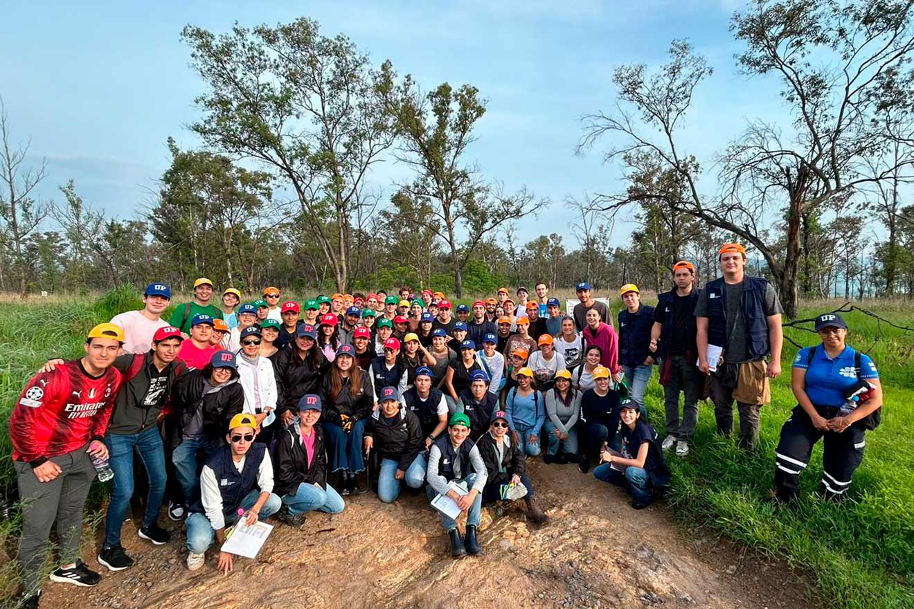 150 árboles plantados en la sexta Reforestación Universitaria