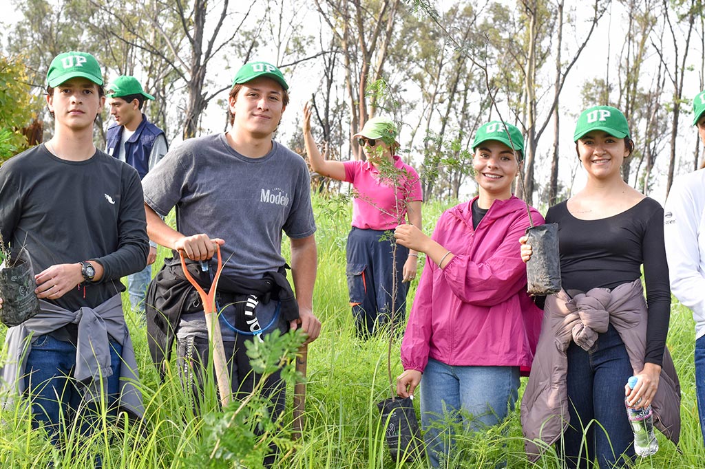 150 árboles plantados en la sexta Reforestación Universitaria