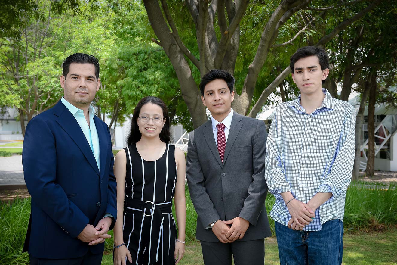 MIT alumna and UP students at the Summer of Research