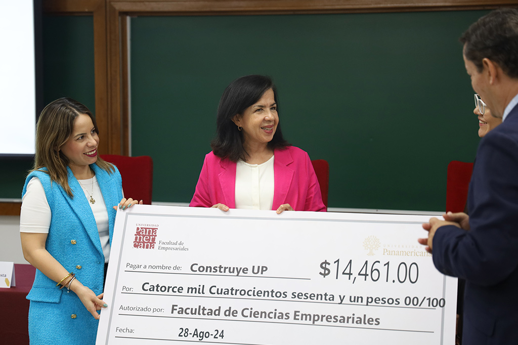 Empresariales entrega donativo a Construye UP