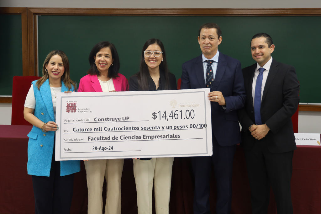 Empresariales entrega donativo a Construye UP